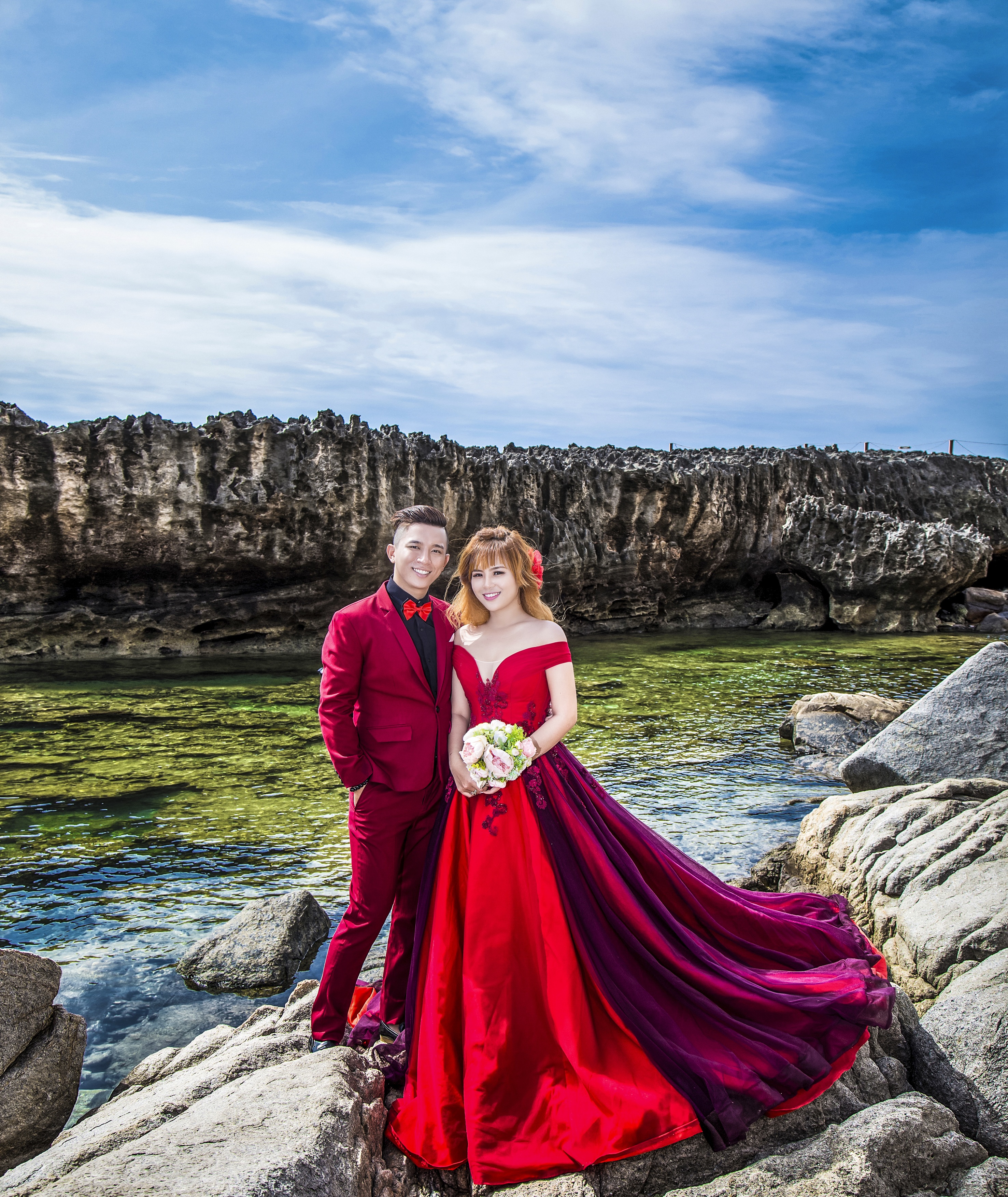 Top 10 mẫu váy cưới màu đỏ đẹp điên đảo dành cho các Cô Dâu  Ely Wedding